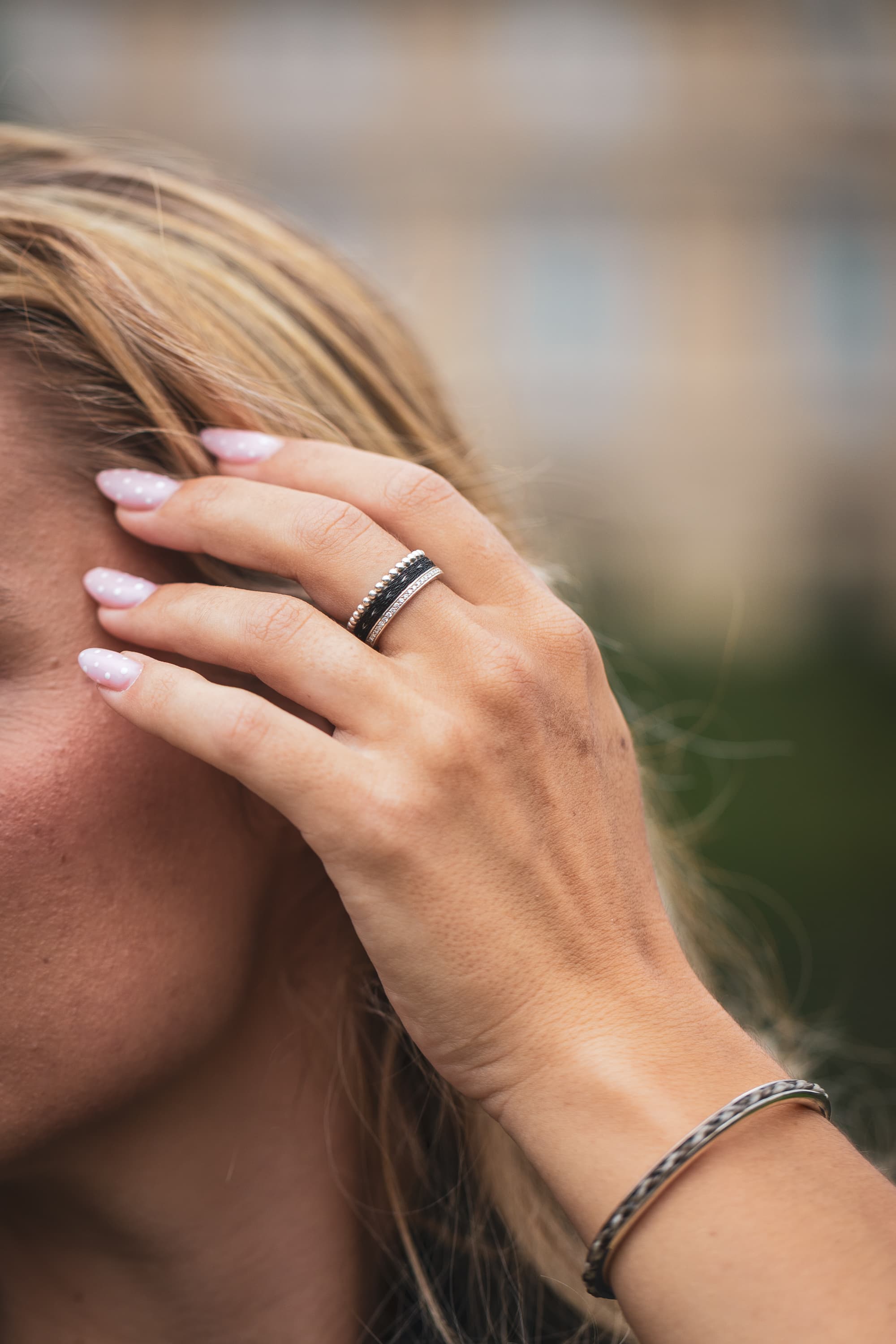 Bague en crin de cheval tresse — savoir-faire artisanal Ausica